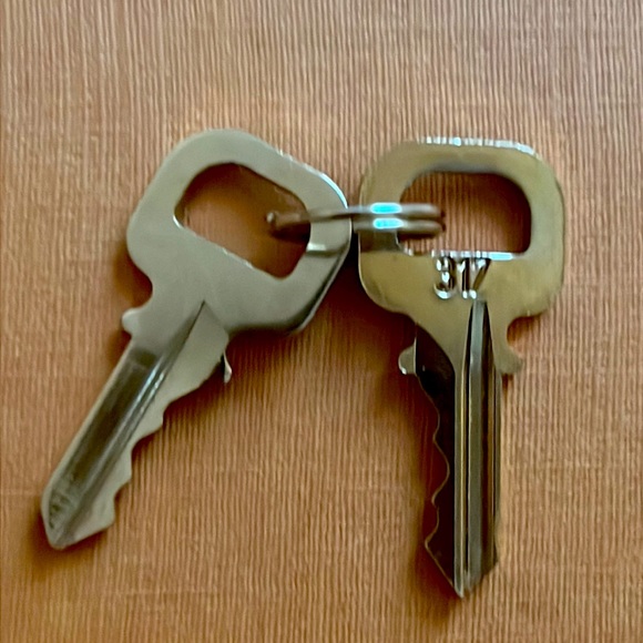 EUC LV PADLOCK AND KEY BRASS GOLD # 317 - Picture 7 of 9